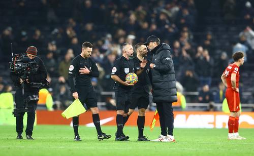 Klopp, furios la final, a urlat la „central”// Foto: Imago