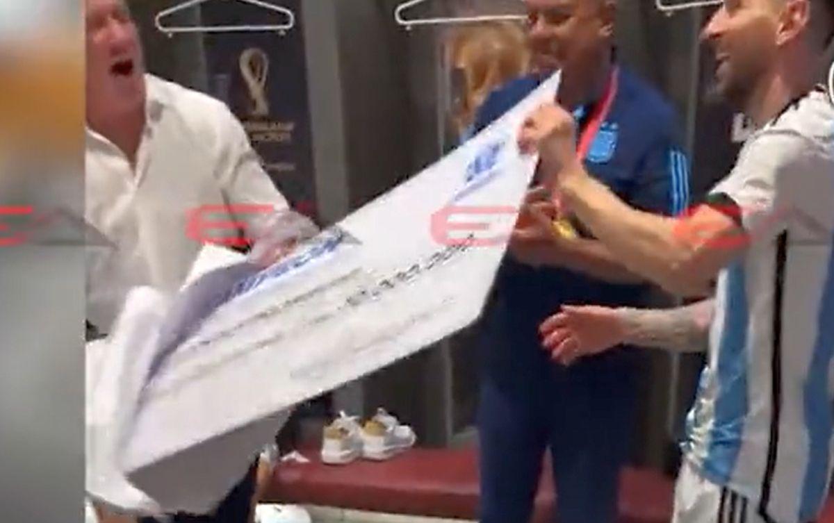 Pentru eternitate! Cupa Mondială a ajuns în Argentina! Imagini ULUITOARE pe străzi, Messi &co. întâmpinați de mii de oameni