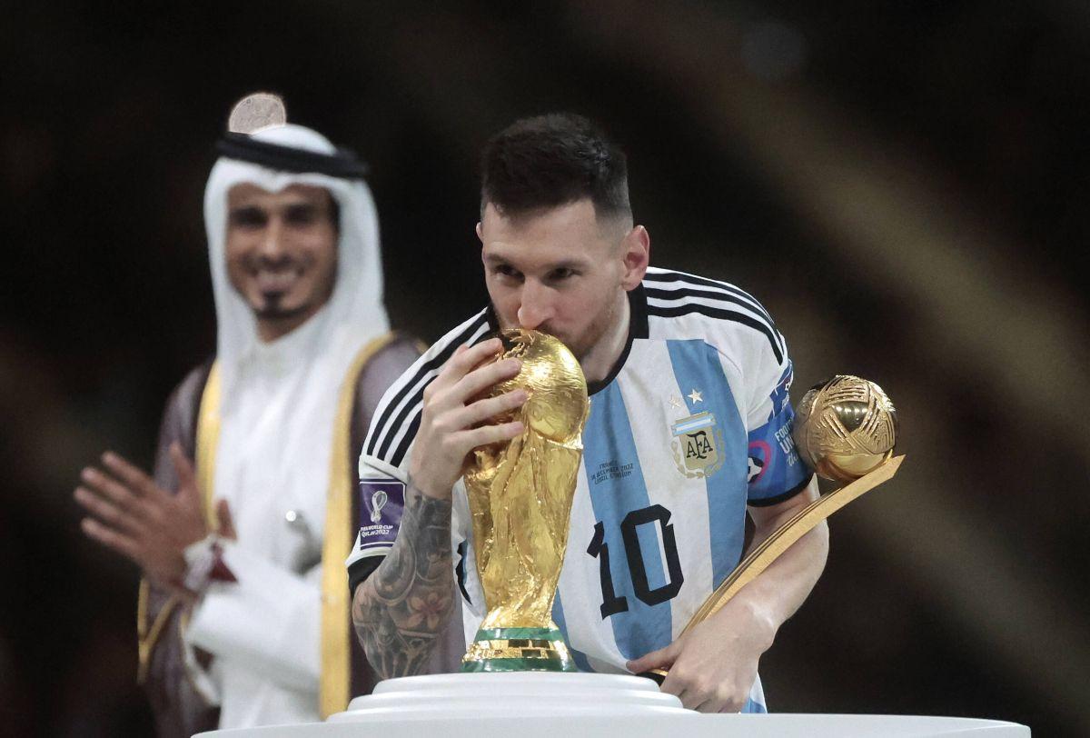 Messi a dormit cu trofeul în pat și s-a postat pe Instagram » Dybala și Suarez l-au luat la întrebări