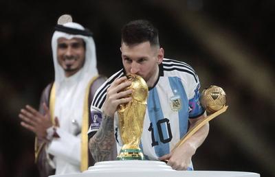 Ar fi aroganța supremă » Messi vrea să prezinte Cupa Mondială în inima Parisului