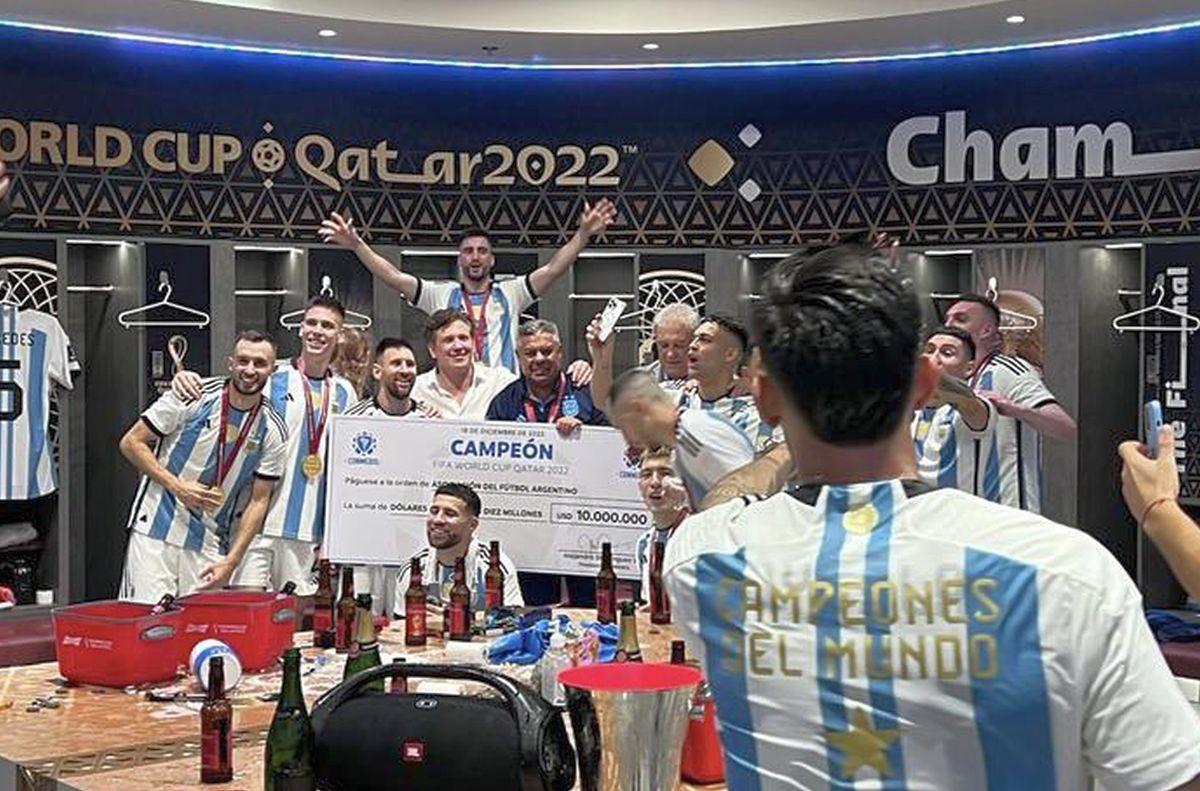 „Dibu” Martinez, protagonist și în timpul paradei de la Buenos Aires » Și-a bătut joc de Mbappe