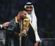 Leo Messi și trofeul Cupei Mondiale
