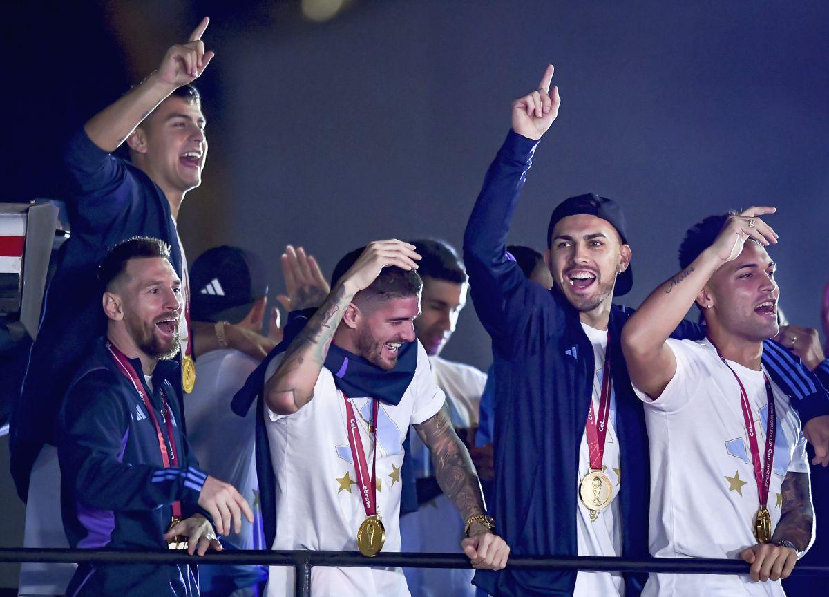 „Dibu” Martinez, protagonist și în timpul paradei de la Buenos Aires » Și-a bătut joc de Mbappe
