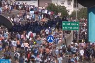 Haos la sărbătoarea Argentinei » Fanii s-au aruncat de pe pod în autocar, jucătorii au fost urcați în elicoptere! Traficul e complet blocat