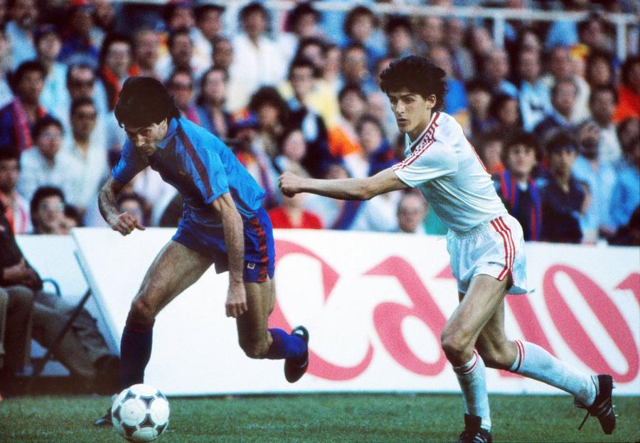 În duel cu Jose Carrasco, în marea finală de la Barcelona. Foto: Imago „Trebuie să ne facem bine țara ca să putem face bine fotbalul” » Miodrag Belodedici vorbește cu pasiune despre anii de glorie petrecuți la cele două Stele