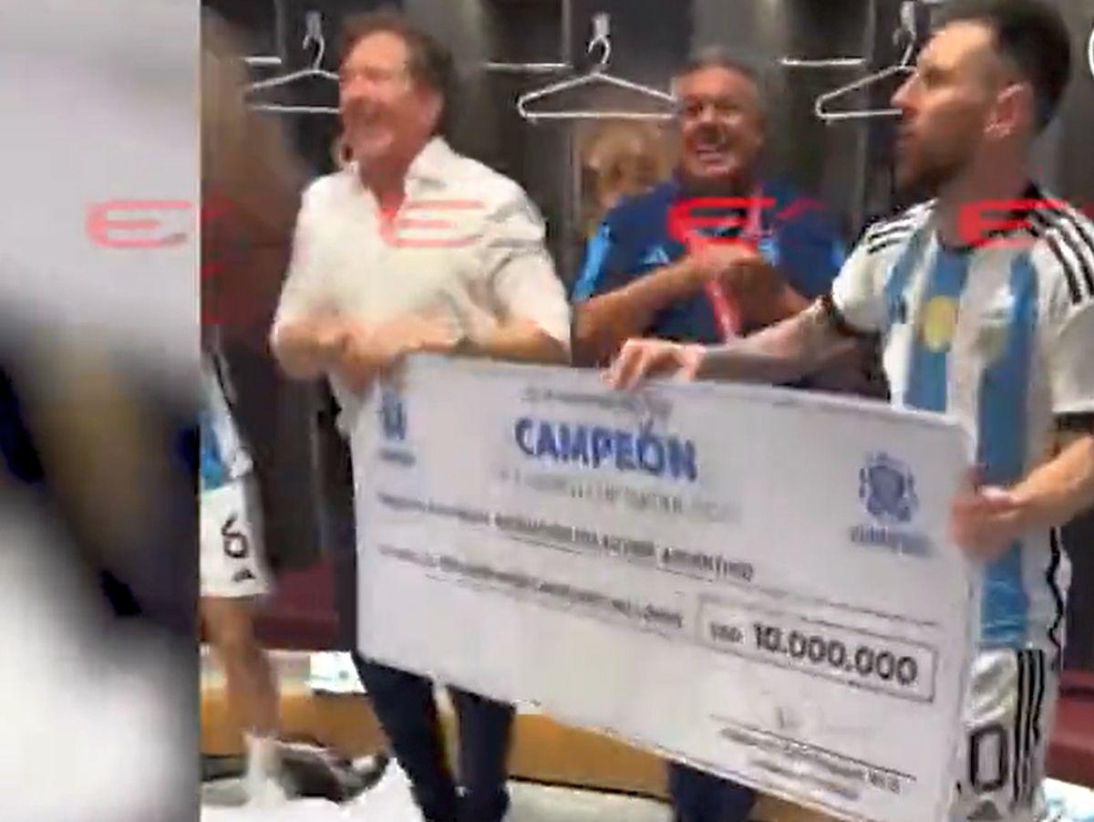 Pentru eternitate! Cupa Mondială a ajuns în Argentina! Imagini ULUITOARE pe străzi, Messi &co. întâmpinați de mii de oameni