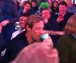 A început cel mai nebun Campionat Mondial! » Bărbați costumați în prințese, extratereștri și ștrumfi + Peter Crouch cu paharul de bere în cap