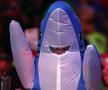 A început cel mai nebun Campionat Mondial! » Bărbați costumați în prințese, extratereștri și ștrumfi + Peter Crouch cu paharul de bere în cap