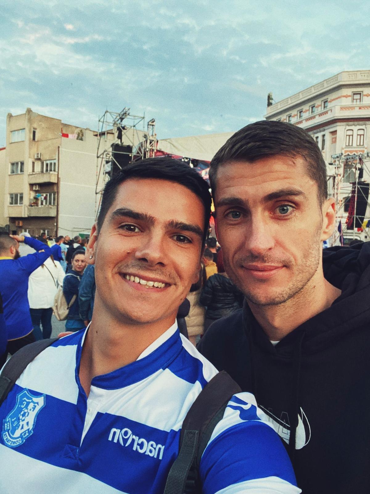 Povestea românului cu un vis grandios: „Vreau tricourile tuturor celor 211 naționale din lume!” » I-a întâlnit pe Man, Budescu și Marius Marin + S-a trezit brusc lângă Mourinho: „Se făcuse întuneric...”