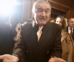 Gigi Becali a luat microfonul unui reporter în Parlamentul României, foto: captură video puterea.ro