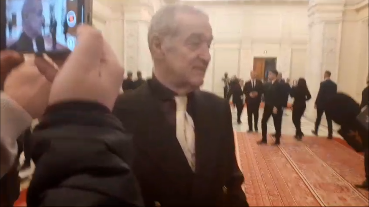 Gigi Becali a făcut circ în Parlamentul României » A smuls microfonul reporterului: „Nu ți-e rușine? Ești obraznic!”