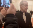 Gigi Becali a luat microfonul unui reporter în Parlamentul României, foto: captură video puterea.ro