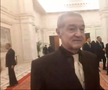 Gigi Becali a luat microfonul unui reporter în Parlamentul României, foto: captură video puterea.ro
