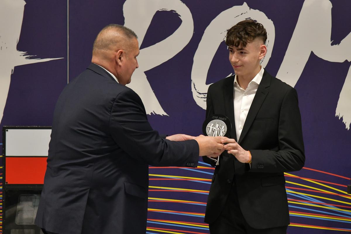 Mălina Călugăreanu și Vlad Covaliu, sportivii anului 2024 » Mihai Covaliu: „Mălina, spune-le colegilor tăi de la alte arme că nu e frumos să lase o fată singură la Jocurile Olimpice!”
