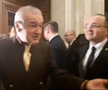 Gigi Becali a luat microfonul unui reporter în Parlamentul României, foto: captură video puterea.ro