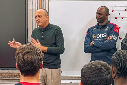 Dan Șucu, discurs în fața vestiarului noului său club, alături de antrenorul Patrick Vieira / Foto: Facebook @ Genoa CFC