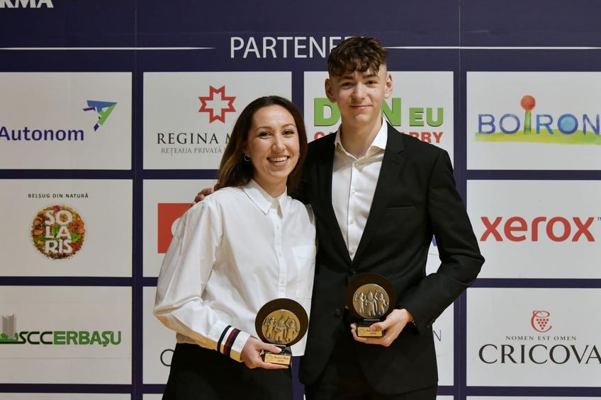 Floretista Mălina Călugăreanu și sabrerul Vlad Covaliu, cei mai buni sportivi ai Federației Române de Scrimă pe anul 2024