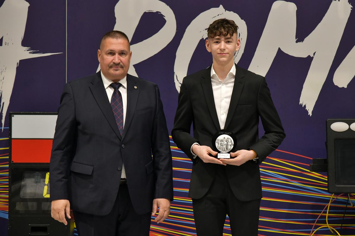 Mălina Călugăreanu și Vlad Covaliu, sportivii anului 2024 » Mihai Covaliu: „Mălina, spune-le colegilor tăi de la alte arme că nu e frumos să lase o fată singură la Jocurile Olimpice!”