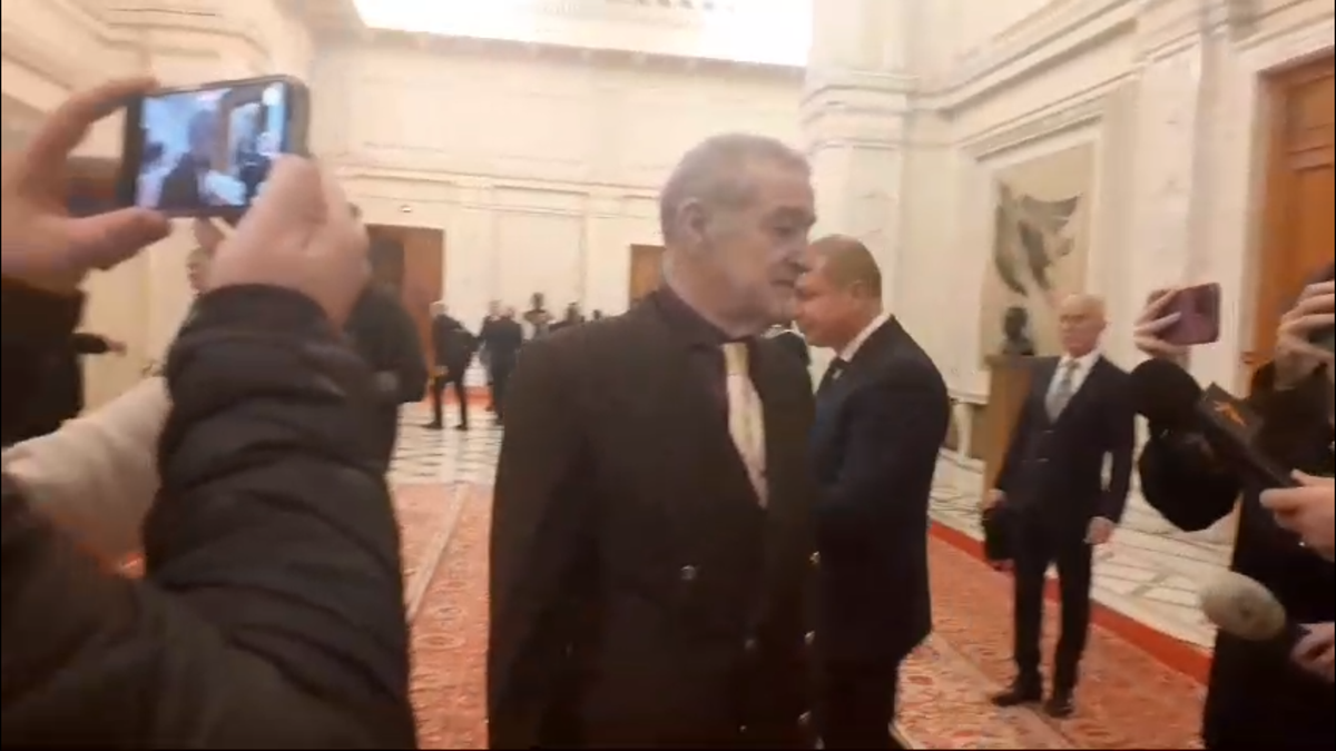 Gigi Becali a făcut circ în Parlamentul României » A smuls microfonul reporterului: „Nu ți-e rușine? Ești obraznic!”