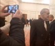 Gigi Becali a luat microfonul unui reporter în Parlamentul României, foto: captură video puterea.ro
