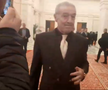 Gigi Becali a luat microfonul unui reporter în Parlamentul României, foto: captură video puterea.ro
