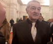 Gigi Becali a luat microfonul unui reporter în Parlamentul României, foto: captură video puterea.ro