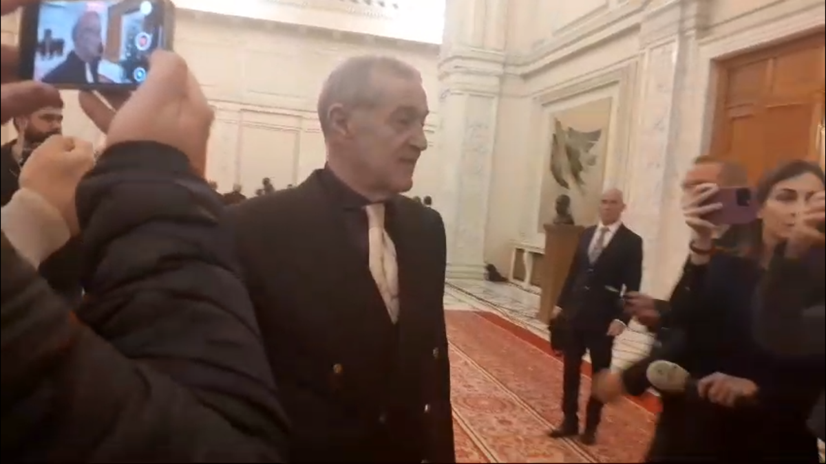 Gigi Becali a făcut circ în Parlamentul României » A smuls microfonul reporterului: „Nu ți-e rușine? Ești obraznic!”