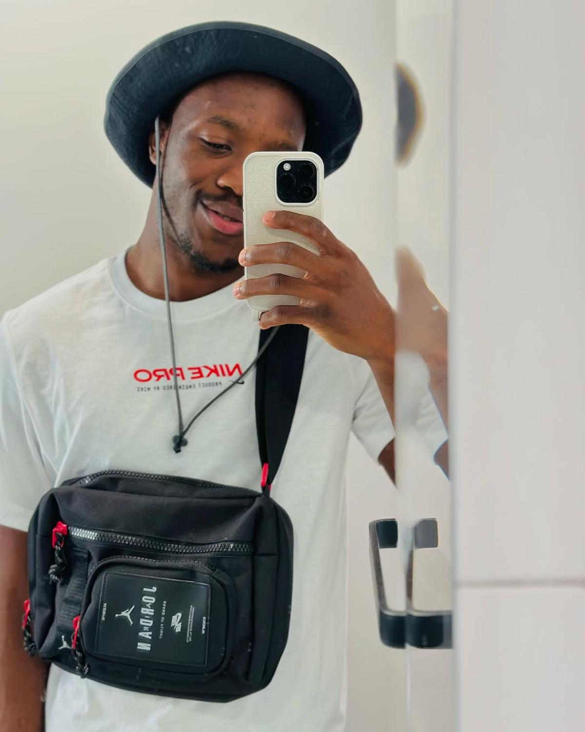 Noua senzație a atletismului » Idolul unui continent, lucrează la fermă și atacă recordul lui Usain Bolt: „În oraș nu ești ființă liberă, dar în tufiș da”