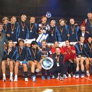 Luminița Huțupan Dinu cu trofeul Ligii Campionilor  FOTO GSP