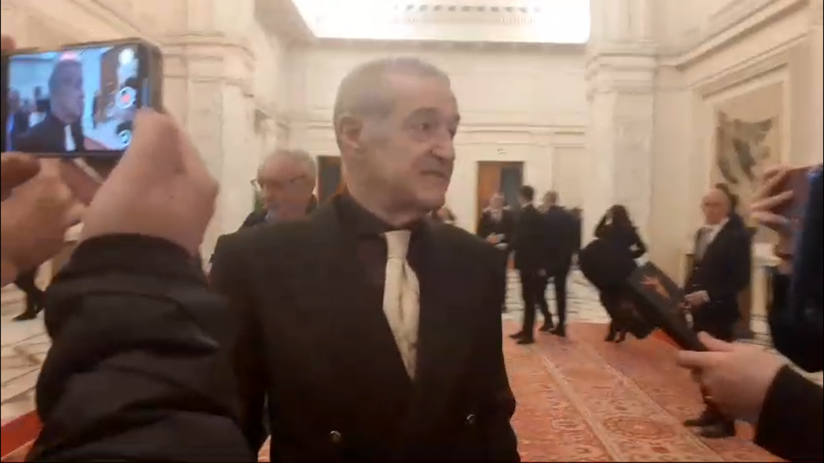 Gigi Becali a făcut circ în Parlamentul României » A smuls microfonul reporterului: „Nu ți-e rușine? Ești obraznic!”