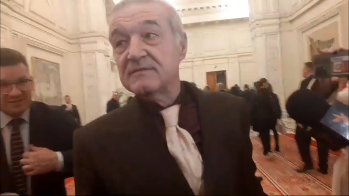 Gigi Becali a făcut circ în Parlamentul României » A smuls microfonul reporterului: „Nu ți-e rușine? Ești obraznic!”