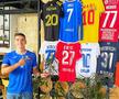 Antonio Moșoiu (Peacky Football) și o parte dintre tricourile din colecția lui