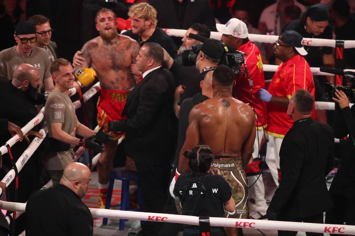 KO în runda 6! Anthony Joshua i-a făcut o fractură dublă de mandibulă lui Jake Paul, în lupta de 200 de milioane $