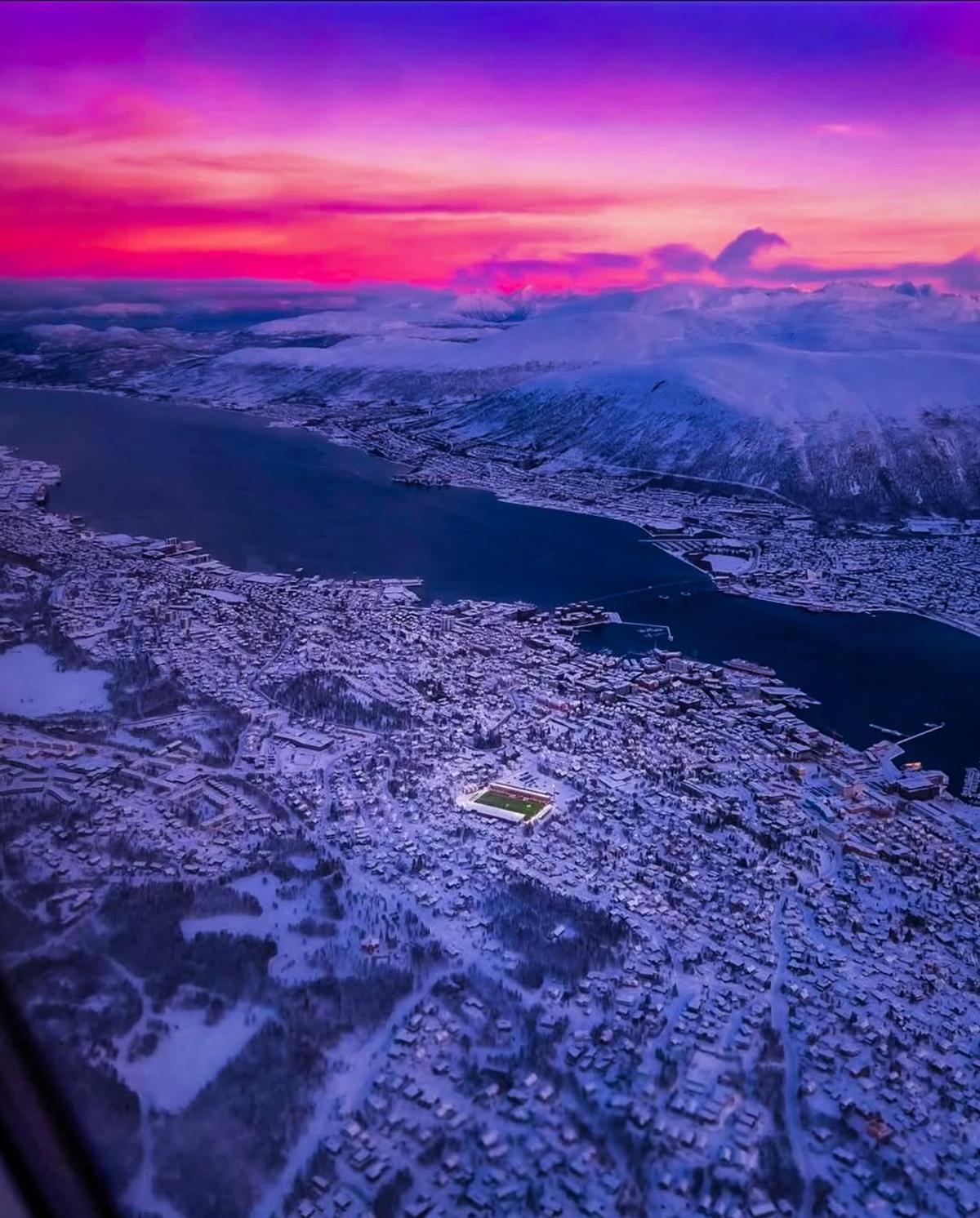 CFR Cluj joacă diseară pe unul dintre cele mai spectaculoase stadioane din lume » Imagini fabuloase cu aurora boreală