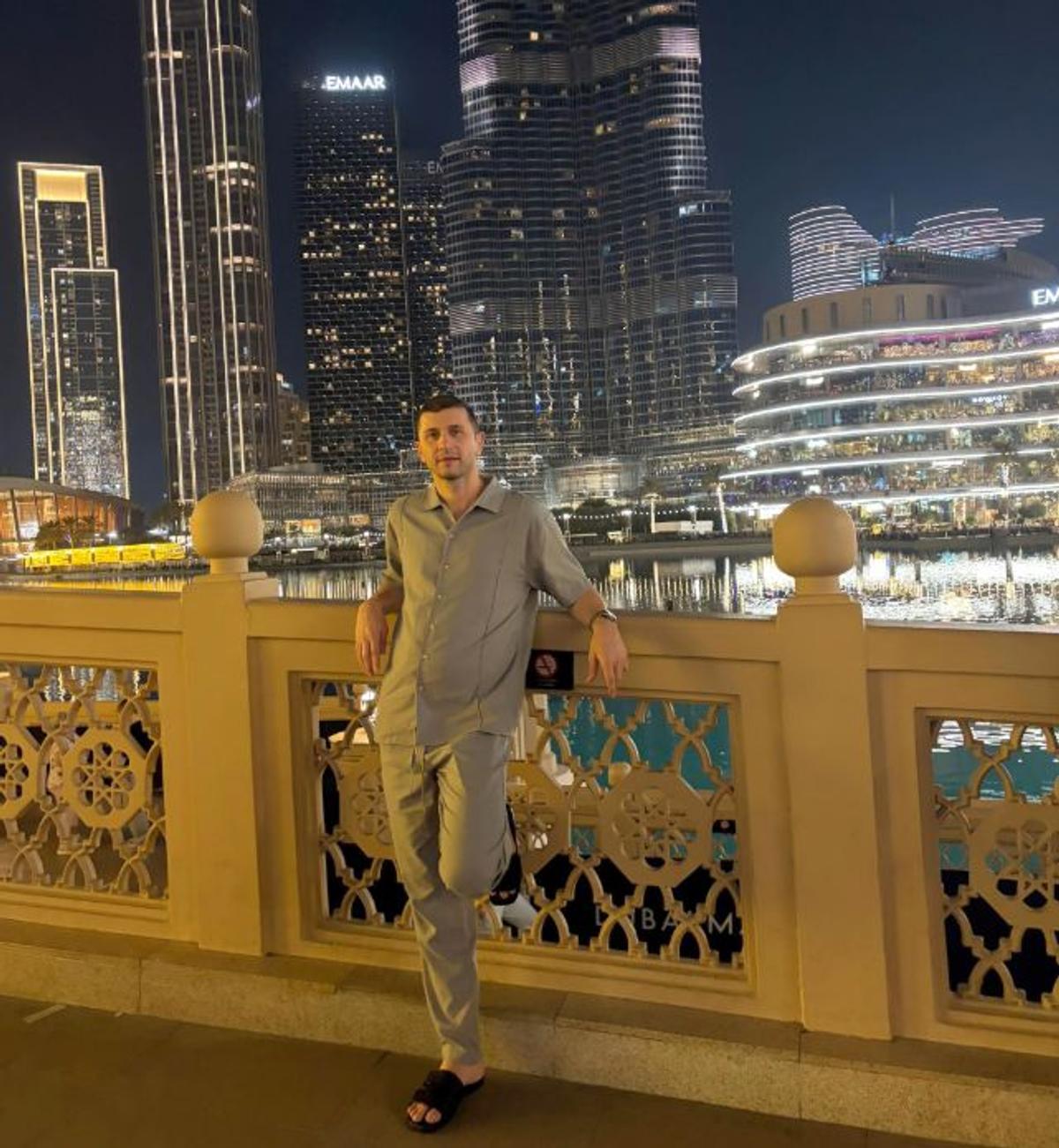 Cu Burj Khalifa în spate, Claudiu Răducanu a ieșit la atac: „Pentru cei care nu pot dormi noaptea”