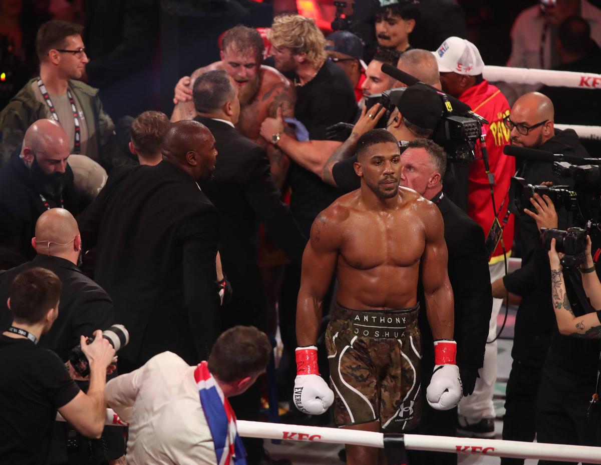 KO în runda 6! Anthony Joshua i-a făcut o fractură dublă de mandibulă lui Jake Paul, în lupta de 200 de milioane $
