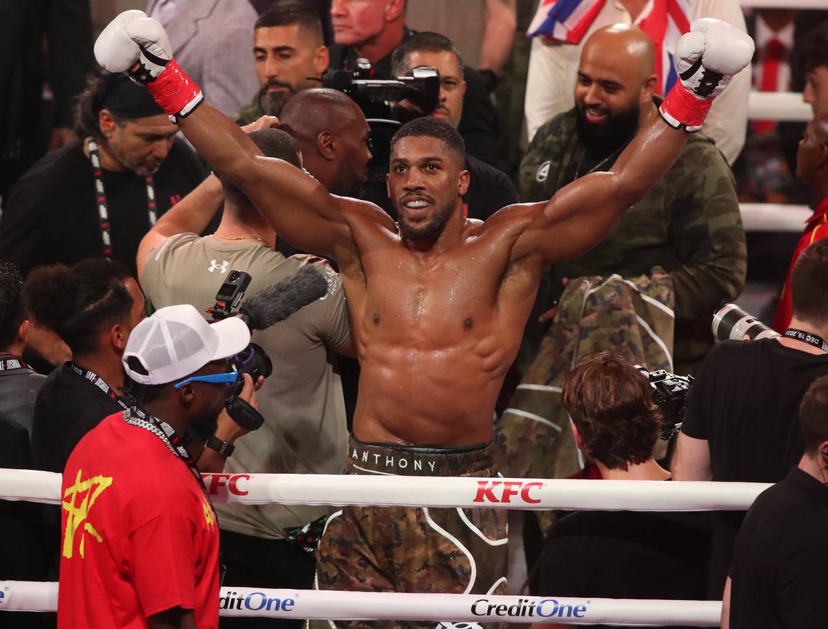 KO în runda 6! Anthony Joshua i-a făcut o fractură dublă de mandibulă lui Jake Paul, în lupta de 200 de milioane $