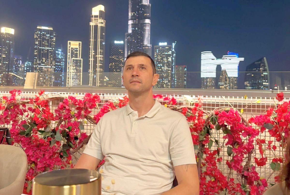 Cu Burj Khalifa în spate, Claudiu Răducanu a ieșit la atac: „Pentru cei care nu pot dormi noaptea”