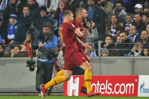 Edin Dzeko și Daniele De Rossi, sărbătorind un gol contra lui FC Porto în meciul jucat de Roma în martie 2019 / Foto: Imago
