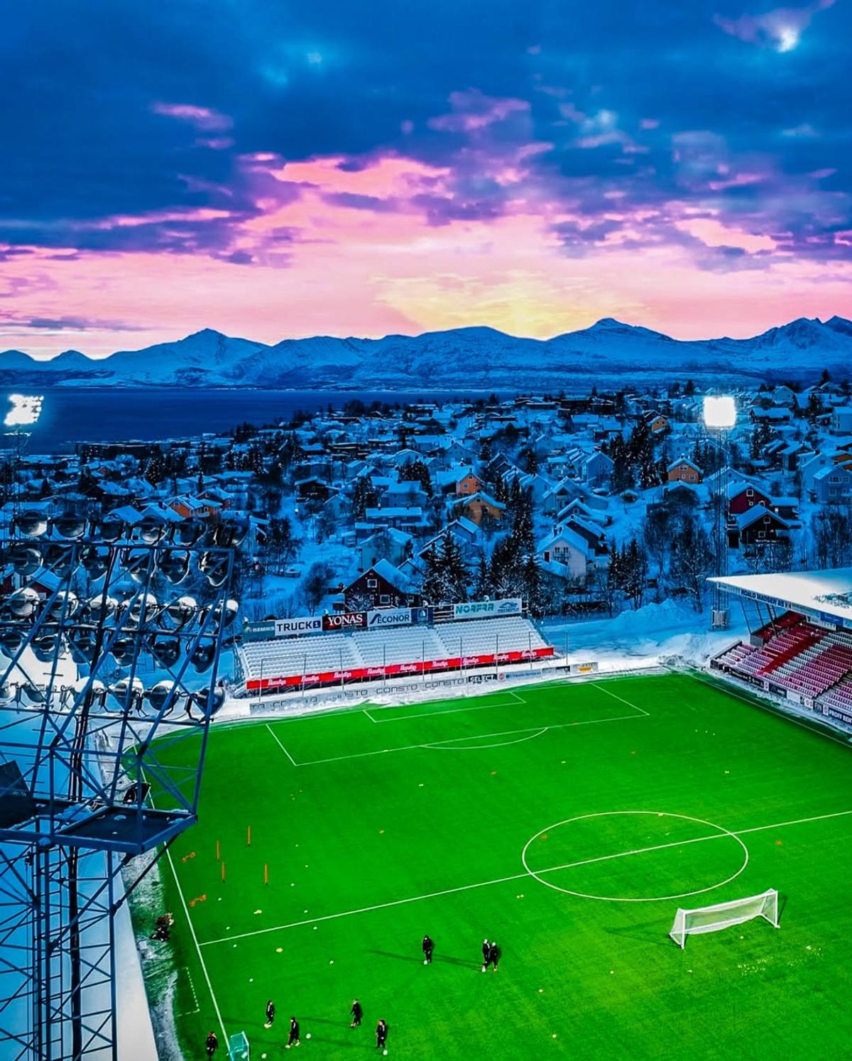 CFR Cluj joacă diseară pe unul dintre cele mai spectaculoase stadioane din lume » Imagini fabuloase cu aurora boreală