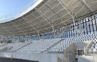 S-a montat gazonul pe cea mai controversată arenă din România » Urmează inaugurarea