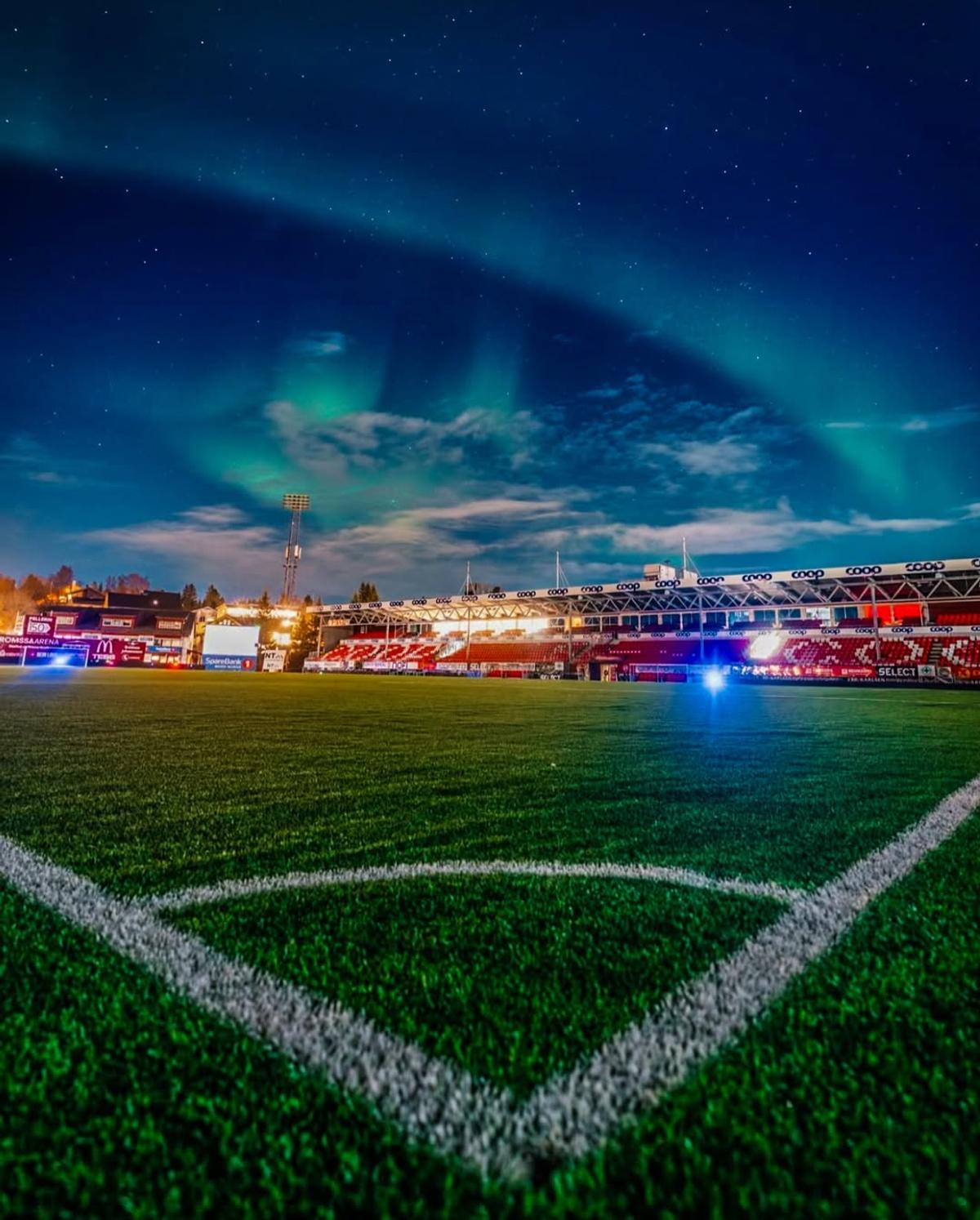 CFR Cluj joacă diseară pe unul dintre cele mai spectaculoase stadioane din lume » Imagini fabuloase cu aurora boreală