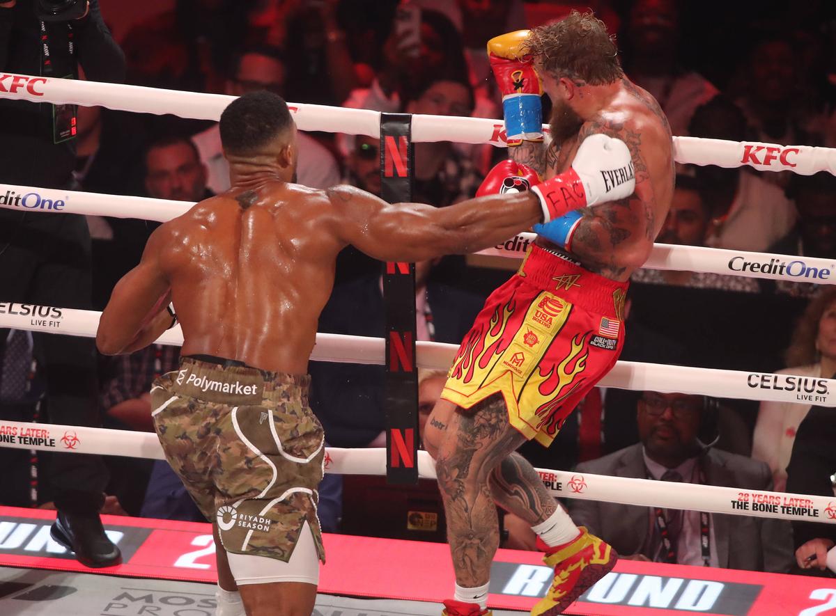 Jake Paul, operat de urgență după KO-ul suferit în fața lui Anthony Joshua: „Timp de șapte zile voi mânca doar cu paiul”