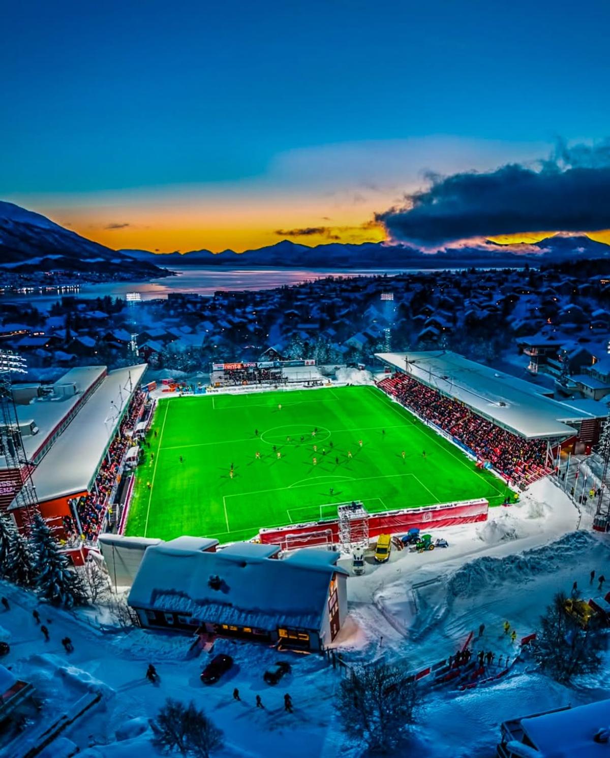CFR Cluj joacă diseară pe unul dintre cele mai spectaculoase stadioane din lume » Imagini fabuloase cu aurora boreală