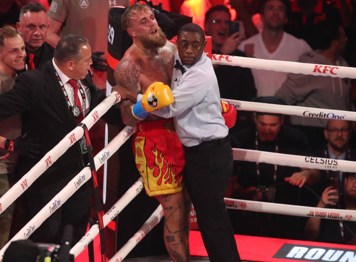 KO în runda 6! Anthony Joshua i-a făcut o fractură dublă de mandibulă lui Jake Paul, în lupta de 200 de milioane $