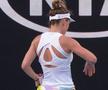 SIMONA HALEP LA AUSTRALIAN OPEN // Simona Halep, căzătură puternică în primul set cu Brady! A cerut intervenția medicului și acuză dureri în meci