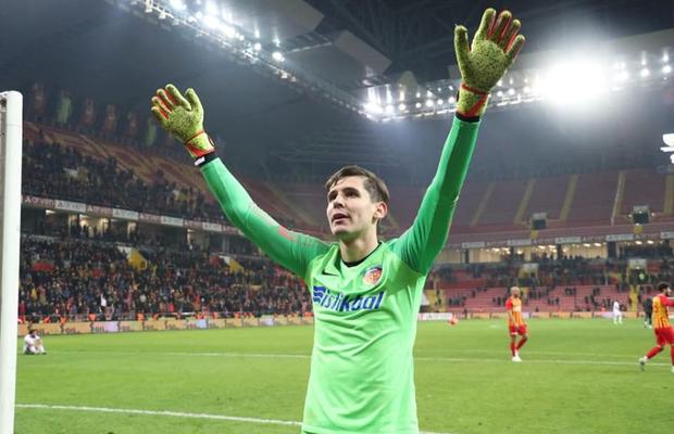 Kayseri le răspunde fanilor care l-au acuzat pe Silviu Lung jr că s-a dat lovit!