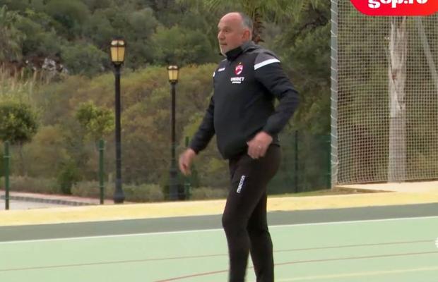 DINAMO // VIDEO Florin Prunea și Ionel Dănciulescu au dat-o pe tenis de picior în Spania: „E mai subțirel, dar experiența și-a spus cuvântul” + ultimele noutăți de la Dinamo