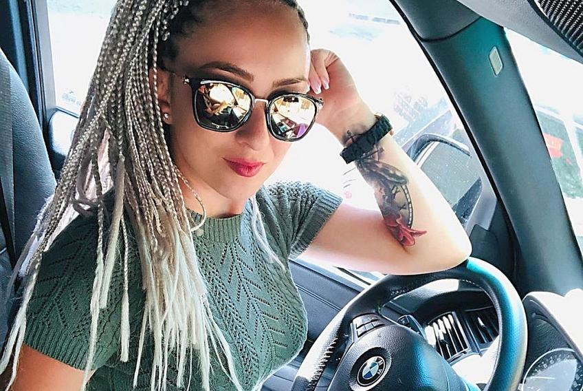 Adriana Oltean (28 de ani) este o româncă ce trăiește în Spania și este șoferiță de TIR.