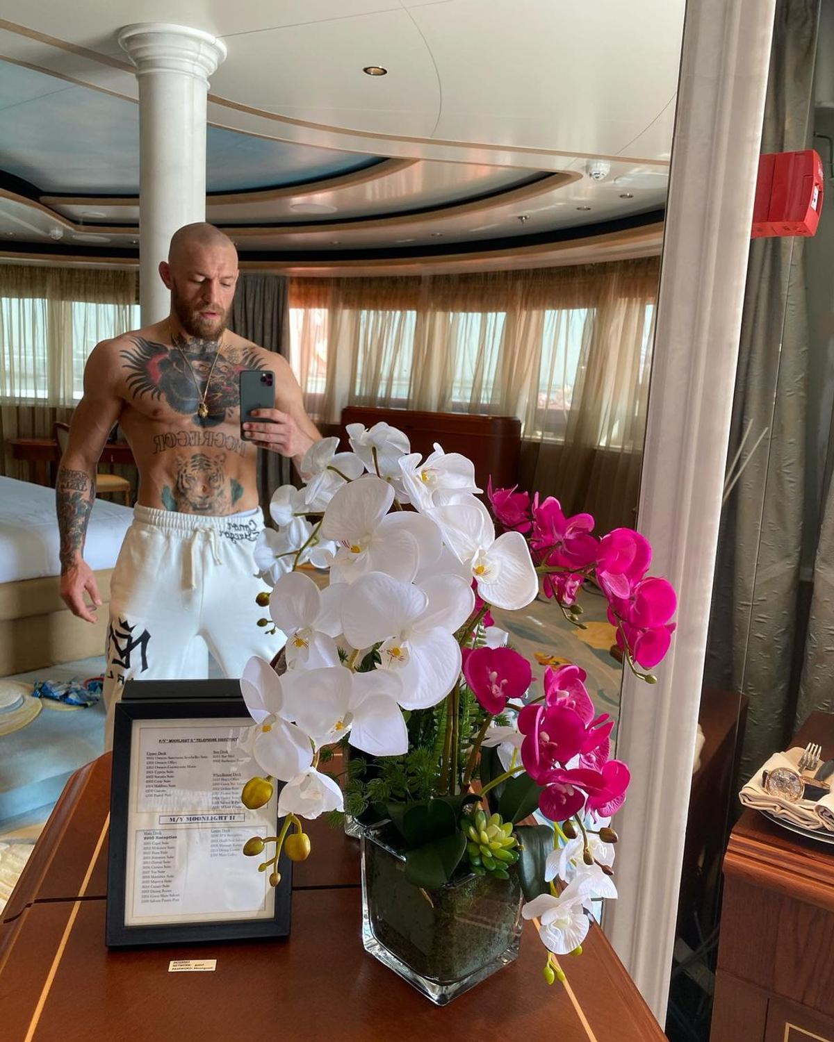 Conor McGregor, mesaj pentru un puști din România: „Doar cerul e limita! Hai, România!”